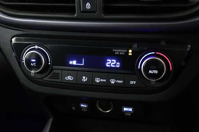 Hyundai i10 1.0 MPi Premium 5dr Auto Hatchback