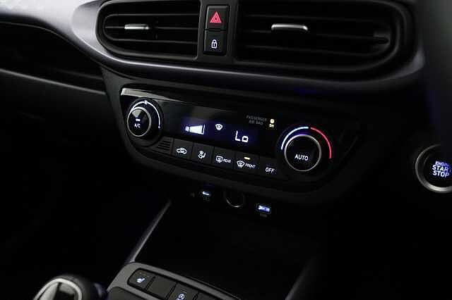 Hyundai i10 1.0 MPi Premium 5dr Auto Hatchback