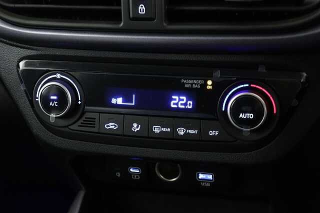 Hyundai i10 1.2 [79] Premium 5dr Auto [Nav]