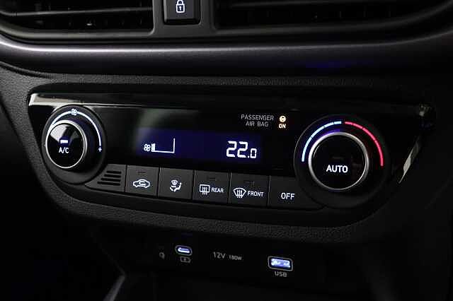Hyundai i10 1.2 [79] Premium 5dr Auto [Nav]
